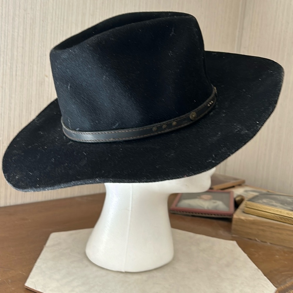 Black wool felt cowgirl hat